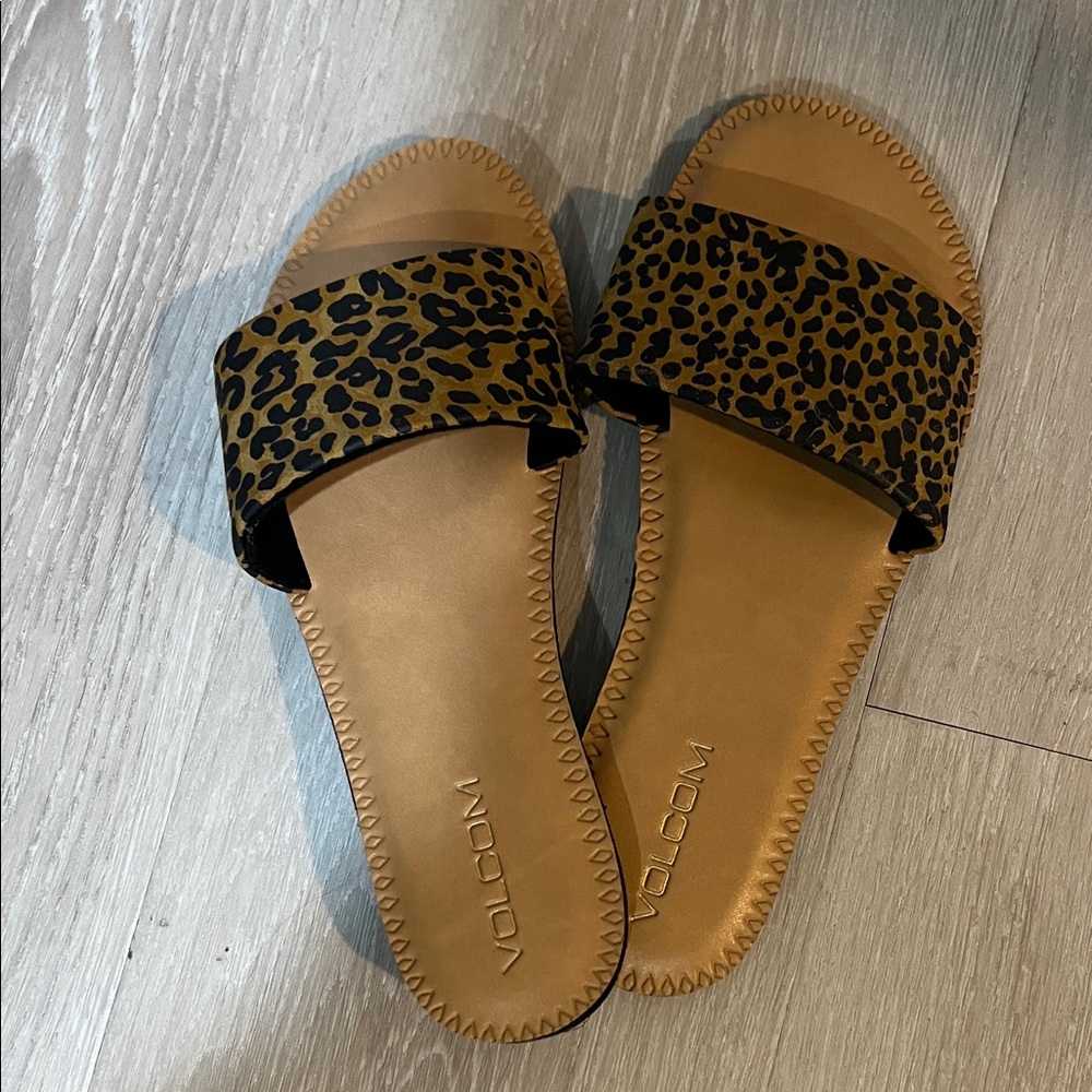 Volcom Women's Tan and Black Leopard Sandals